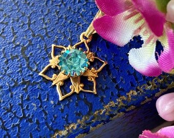 Vintage Blue Star Flower Pendant Necklace - Item Details in Description