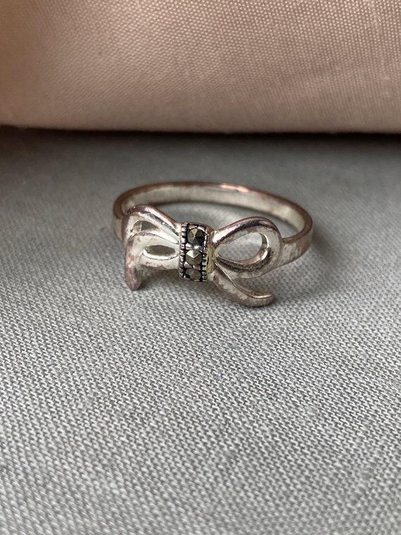 Sweet Vintage Bow Ribbon Sterling Silver Ring wit… - image 4