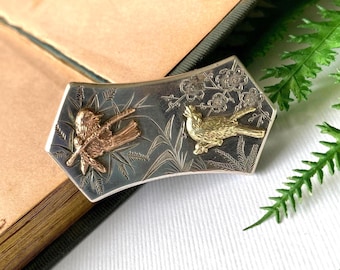 Broche antiguo victoriano de plata de ley con forma de pájaro grabado