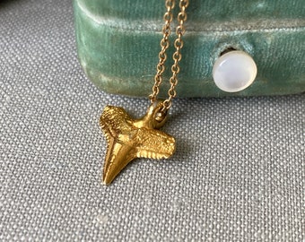 Vintage Faux Shark Tooth Charm Pendant Gold Filled Chain Necklace - Read Item Details in Description