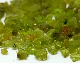 原石ペリドット水晶チップ：天然オリビン宝石ロット（40g） - Etsy 日本