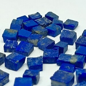 天然ラピスラズリ原石 50個セット ジュエリー製作用 (4-6 mm)