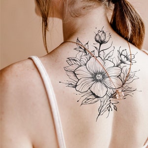 繊細な腕のタトゥー、クリエイティブな花のアートワークのタトゥー、魔法の背中のタトゥー、シックな脚のタトゥー、女性らしい魅力のタトゥー、時代を超えたタトゥーのインスピレーション