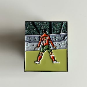 Cristiano Ronaldo Custom Enamel Pin Cr7 Siuu Celebration Portugal Real Madrid Manchester United Pin Soccer Accessory Ronaldo Limited Pin