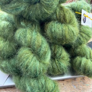 Filato misto mohair spazzolato color avocado immagine 2
