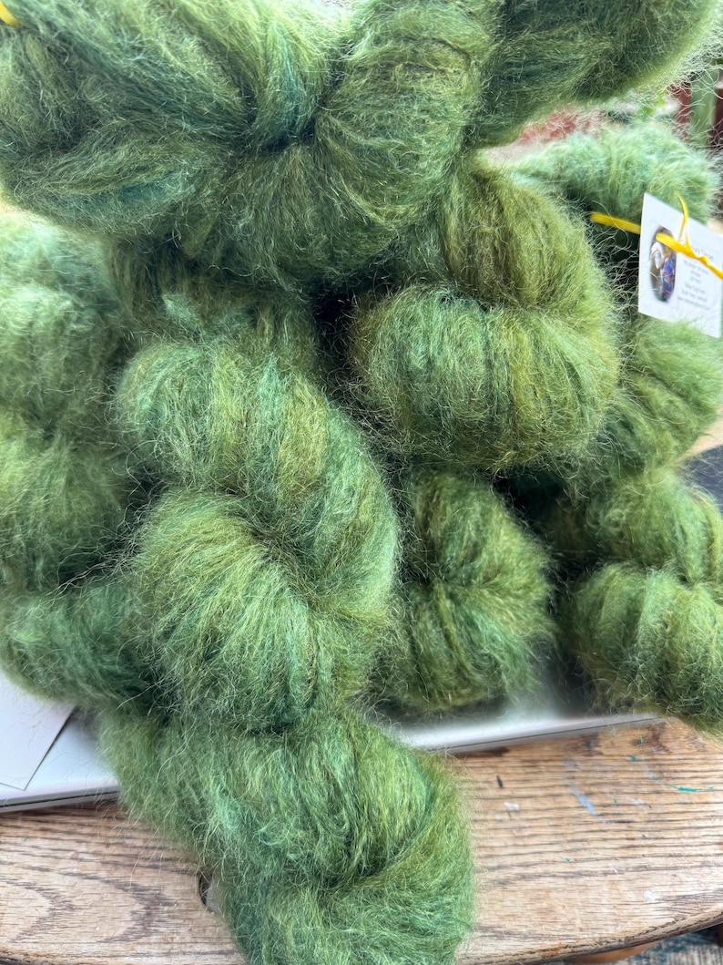 Filato misto mohair spazzolato color avocado immagine 2