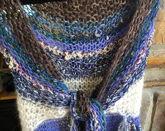 Shawl, maglia a mano, tinta a mano