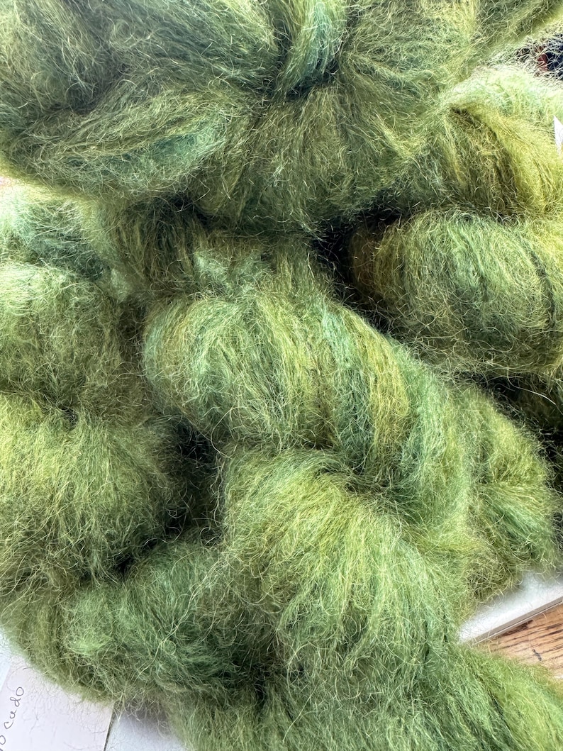 Filato misto mohair spazzolato color avocado immagine 1