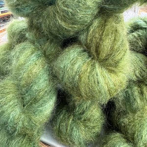 Filato misto mohair spazzolato color avocado immagine 3