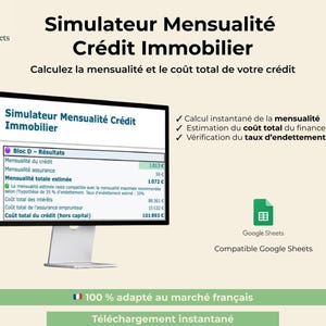Op de afbeelding: Een computermonitor toont een financiële calculator interface met de tekst "Simulateur Mensualité Crédit Immobilier". Het scherm toont financiële gegevens, waaronder maandelijkse betalingen en totale kredietkosten. De tekst "Compatible Google Sheets" is ook aanwezig.