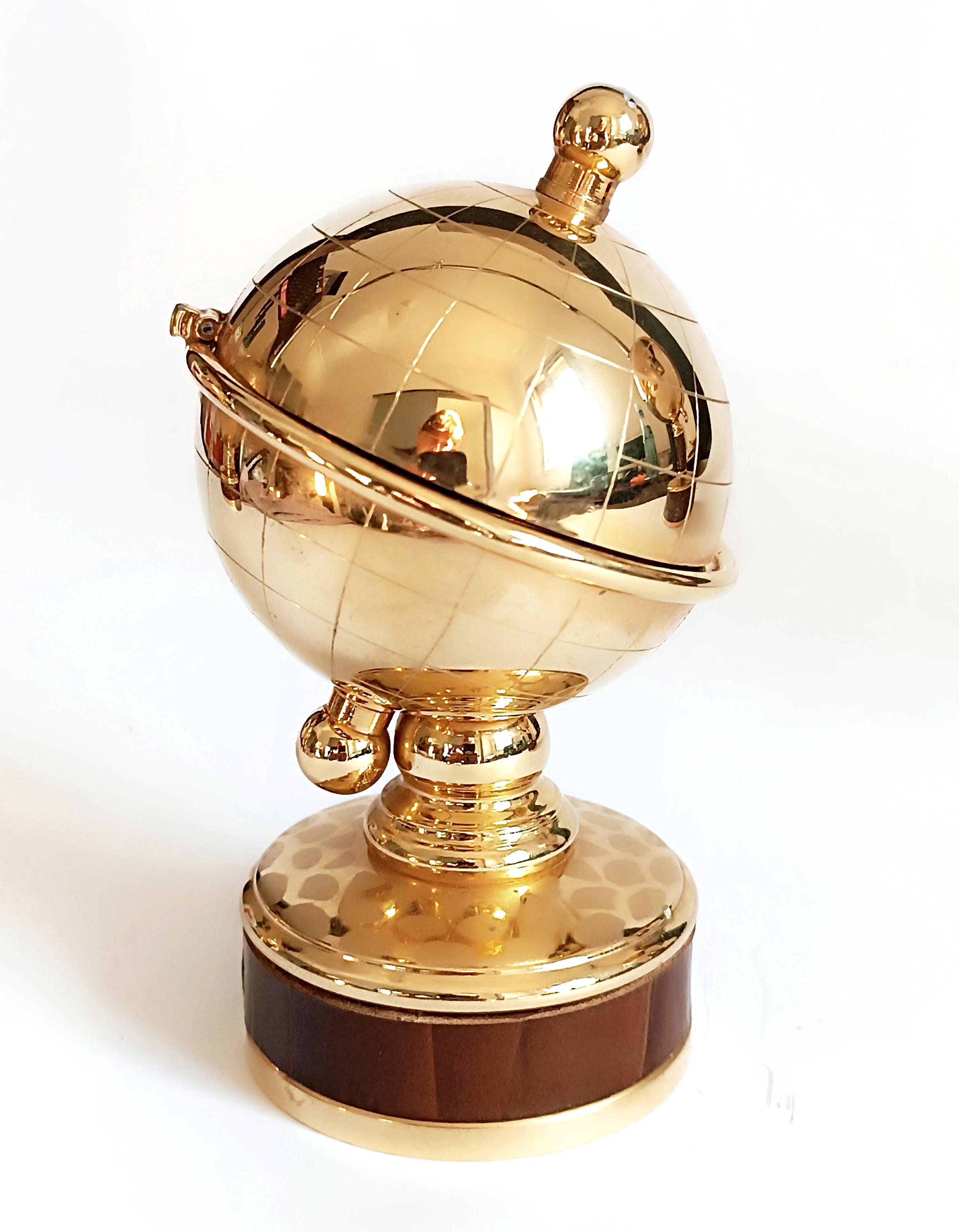 Collectible Smoking Set Globe Shaped Musical Cigarette Dispenser