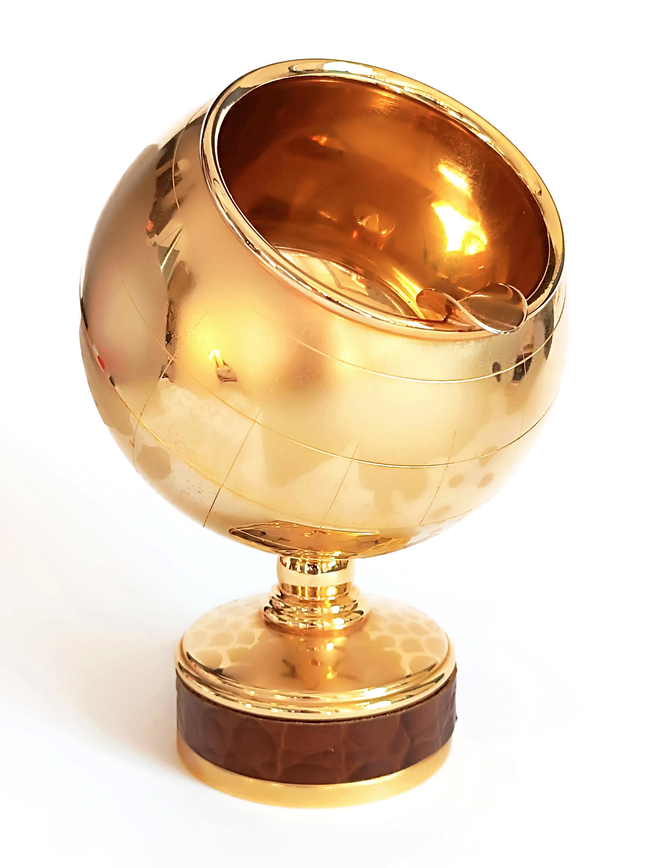 Collectible Smoking Set Globe Shaped Musical Cigarette Dispenser