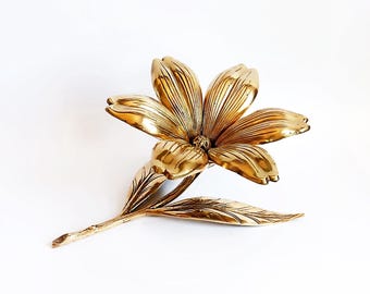 Antique lotus flower ashtray Vintage opened petals ashtray Collectible carved individual ashtrays set Stacking ashtrays Floral decor gift