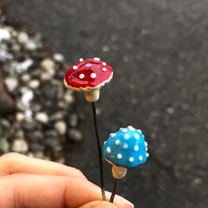FAIRY GARDEN Tiny Toadstool Mushroom Lampwork Glass Plant Stake Enchanting Mushrooms