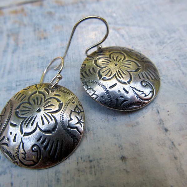 Everyday Silver earrings Etched flowers disk Office Fashion