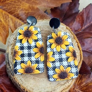 Sunflower Dangle Earrings on Black & White Gingham - Trapezoid  Shape