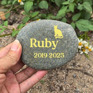 Custom Pet Memorial Stone，Personalized Dog Memorial Stone, Remembrance Gift, In Memory of Cat or Dog,  Natural River Rock Memorial