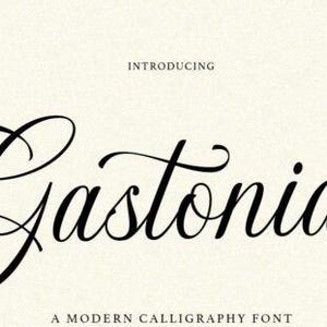 Pode incluir: Um fundo creme com a palavra "Gastonia" em elegante caligrafia preta. Acima da palavra está "Introducing" e abaixo "A Modern Calligraphy Font".
