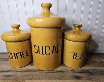 Juego de tarros de cocina de porcelana con tapa de hongo, estilo mediados de siglo, fabricados en EE. UU. en la década de 1960.