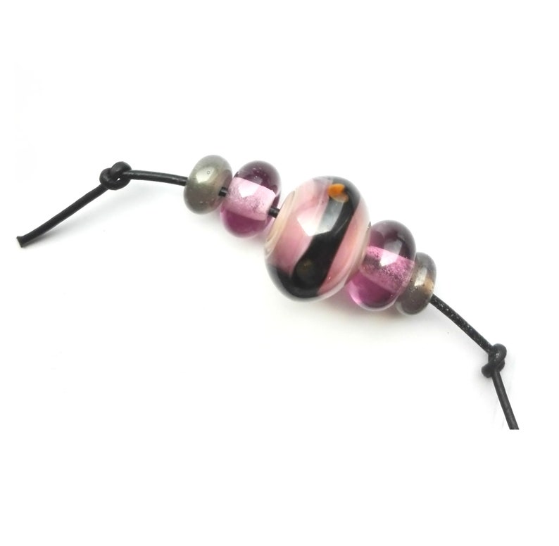Small light violetpink set viking beads