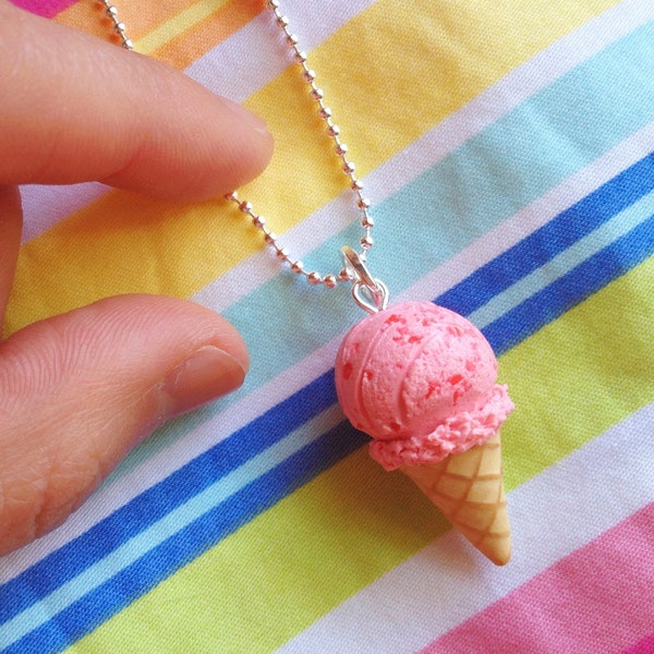 Bijoux gourmands, Collier crème glacée parfumée à la fraise, Collier nourriture, Cadeau d'anniversaire pour meilleur ami, Cadeau d'anniversaire pour soeur, Bijoux Fairy Kei