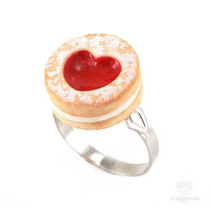 Scented Shortcake Heart Cookie Ring Sugar Coated Biscuit Kawaii Miniature Polymer Clay Delicious Strawberry Food Jewelry Valentine Day Gift