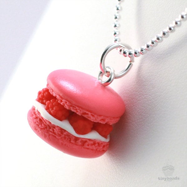 Bijoux gourmands, collier macaron parfumé à la framboise, collier nourriture, collier Fairy Kei, collier Kawaii, Decora Kei, cadeau soeur, cadeau maman