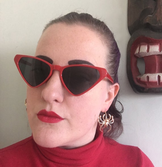 Angular Cat Eye Sunglasses 1950s 50s Red Black Wh… - image 3