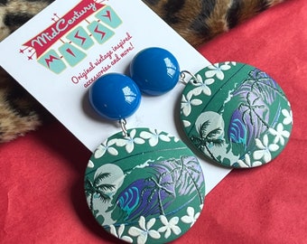 1950’s Style Tiki Hawaiian Beach Dangle Earrings In Green And Blue