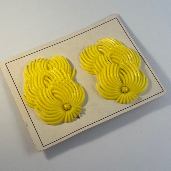 Vintage Bright Yellow Clip On Earrings 1950's 50'… - image 1