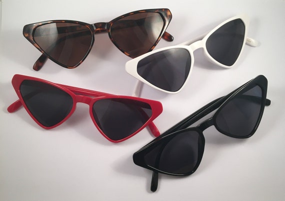 Angular Cat Eye Sunglasses 1950s 50s Red Black Wh… - image 1