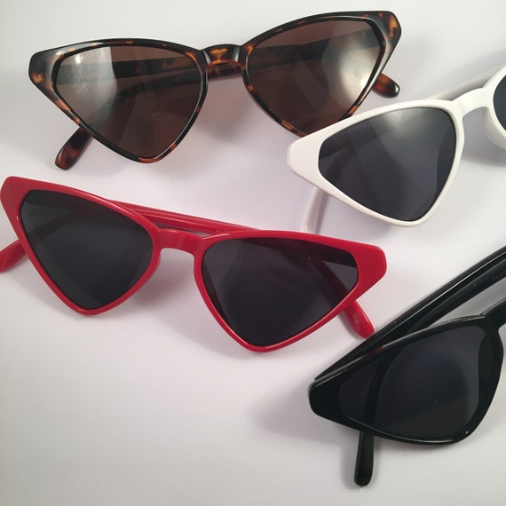 Angular Cat Eye Sunglasses 1950s 50s Red Black Wh… - image 2