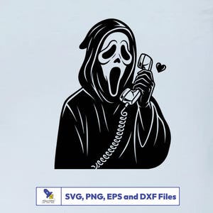 Peut inclure: Graphique noir et blanc du personnage de Ghostface du film d'horreur Scream, tenant un combin&eacute; t&eacute;l&eacute;phonique. Le personnage porte une robe &agrave; capuche noire. Un petit c&oelig;ur noir est &agrave; c&ocirc;t&eacute; du t&eacute;l&eacute;phone. L'image comprend le texte "SVG, PNG, EPS et DXF Files".