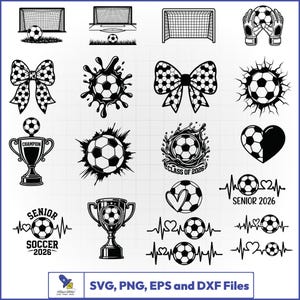Op de afbeelding: Een verzameling zwart-wit afbeeldingen met voetbalthema. Bevat voetballen, doelen, strikken, trofeeën en hartontwerpen. Tekst omvat "Champion", "Senior 2026" en "Class of 2026". De afbeelding vermeldt ook "SVG, PNG, EPS en DXF Files".