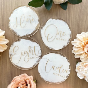 Marcador de hitos mensuales para bebés, tarjetas de hitos para bebés de 1 a 12 meses, discos de hitos mensuales de madera, letreros de mes personalizados para bebés de acrílico