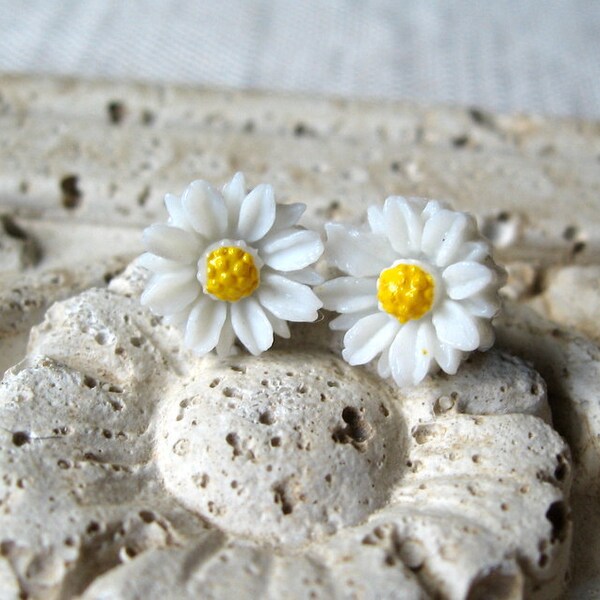 White Daisy Earrings, White Flower Earrings