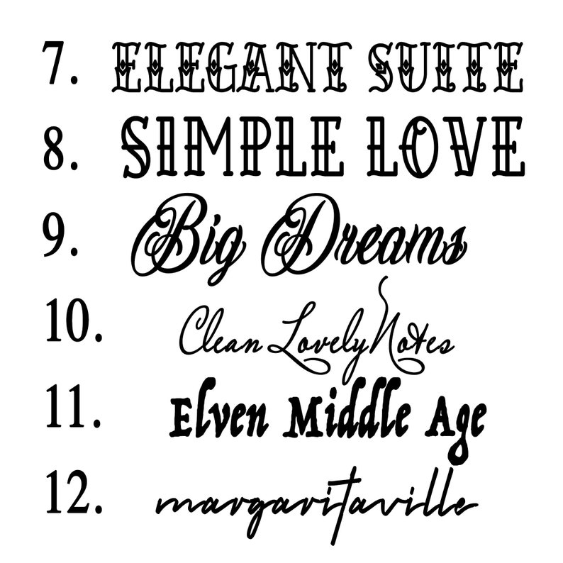 Pu&ograve; includere: Un elenco di nomi di font scritti a mano, tra cui "Elegant Suite", "Simple Love", "Big Dreams", "Clean Lovely Notes", "Elven Middle Age" e "margaritaville".