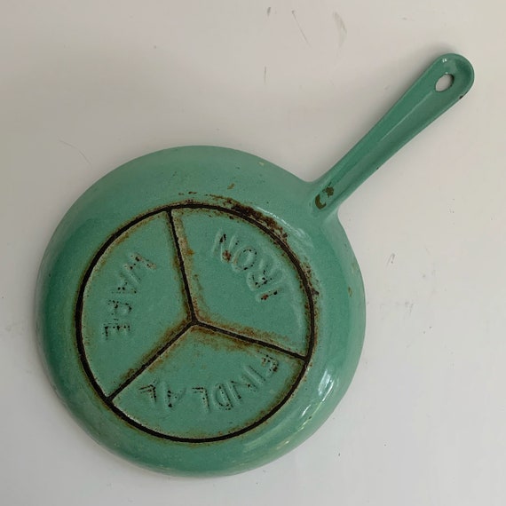 Vintage Enamel Cast Iron Cookware: Timeless Elegance
