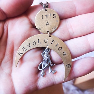 It’s a Revolution Statement Necklace // Hooper Revolution Necklace