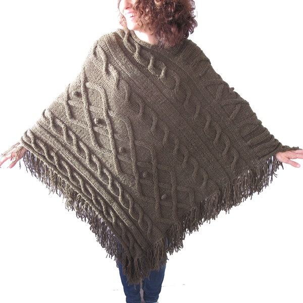 Poncho en laine, poncho en tricot surdimensionné, poncho grande taille, poncho vert armée, poncho en tricot torsadé de laine, poncho couverture, tenue en tricot de laine