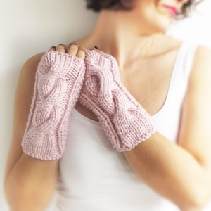 Light Pink Cable Knit Chunky Gloves