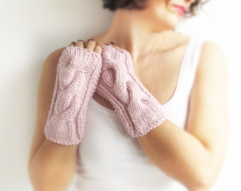 Light Pink Cable Knit Chunky Gloves