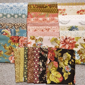 Primrose Hoop Cerulean - Edyta Sitar - PER QUARTER METRE Primrose Hoop Cerulean - Edyta Sitar - PER QUARTER METRE