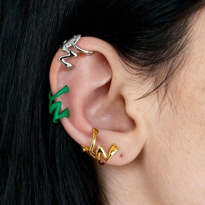 Frog Earrings, Frog and Toad, Frog Earcuff, Green Frog Ear Climber, Cute Ear cuff Earrings, Helix Piercing, Ear Wrap, Ear cuff no Piercing