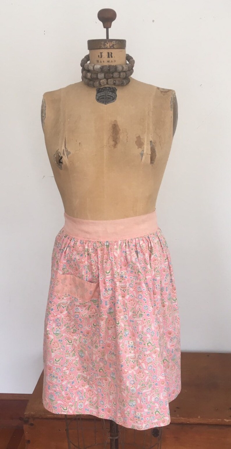SALE Sweet Vintage Apron for the Hostess with the Mostest Cute Pink Print