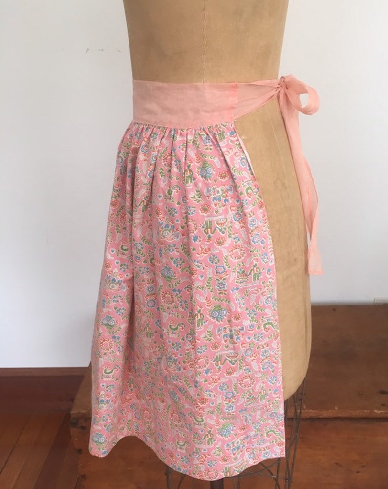 SALE Sweet Vintage Apron for the Hostess with the Mostest Cute Pink Print