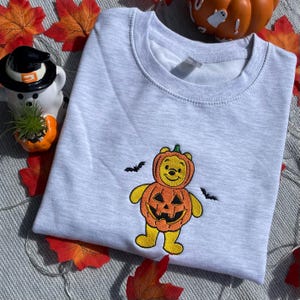 Haftowana bluza z Kubusiem Puchatkiem na Halloween – kostium dyni