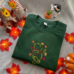Bluza z haftem Winnie Fall - Sweter Disney Fall - Jesienny Kubuś Puchatek z okrągłym dekoltem - Bluza z kapturem Disney Autumn