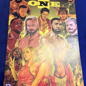 Puede incluir: Un póster con las palabras "WE ARE ONE" en amarillo. Presenta a varias personas, todas con firmas. El póster tiene el logotipo de Rajah.com. Las personas son de diversas etnias y géneros.