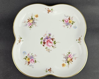 Piatto da portata Royal Crown Derby, collezione Posies, ceramica vintage a forma di trifoglio.